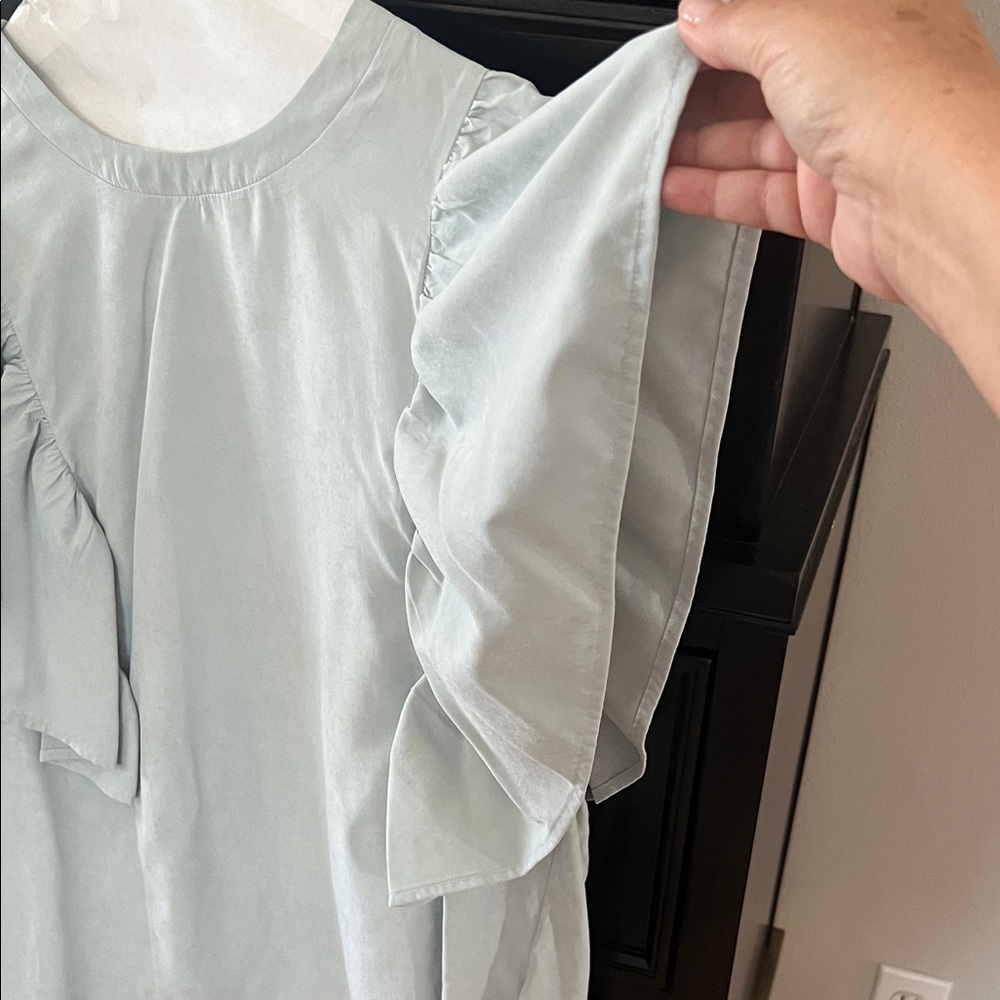 Listicle Soft Gray Flutter Sleeve Blouse‎ - Picture 2 of 6